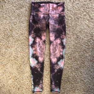 ✨Teeki Feather Leggings✨